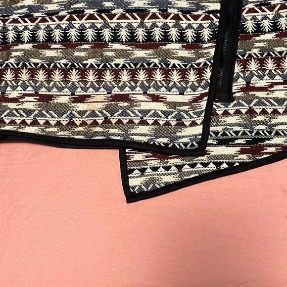 Kenar Wrap jacket with matching asymmetrical mini skirt - Picture 8 of 9